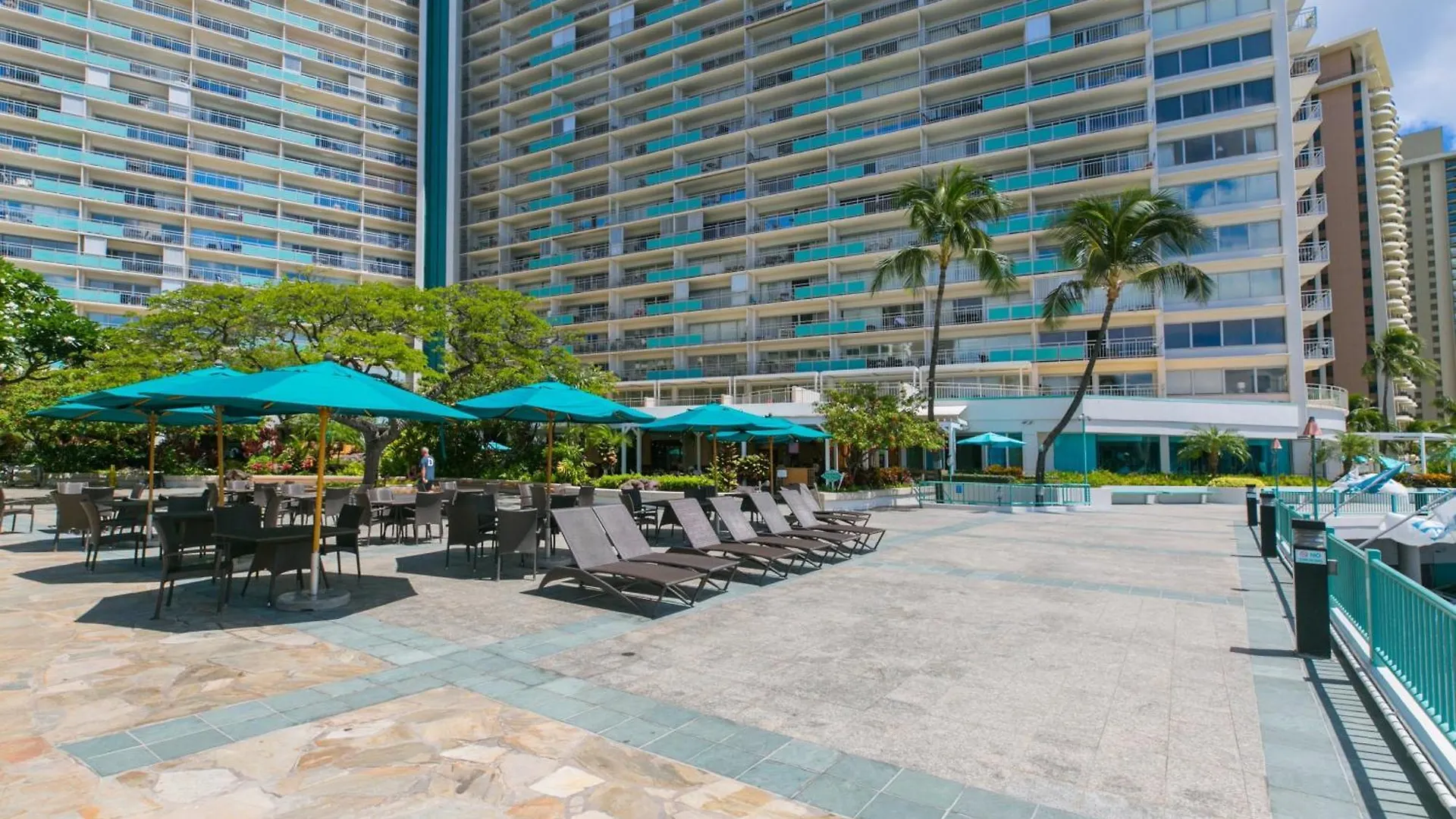 Two Bedroom Condo Overlooking Ala Wai Boat Harbor Гонолулу