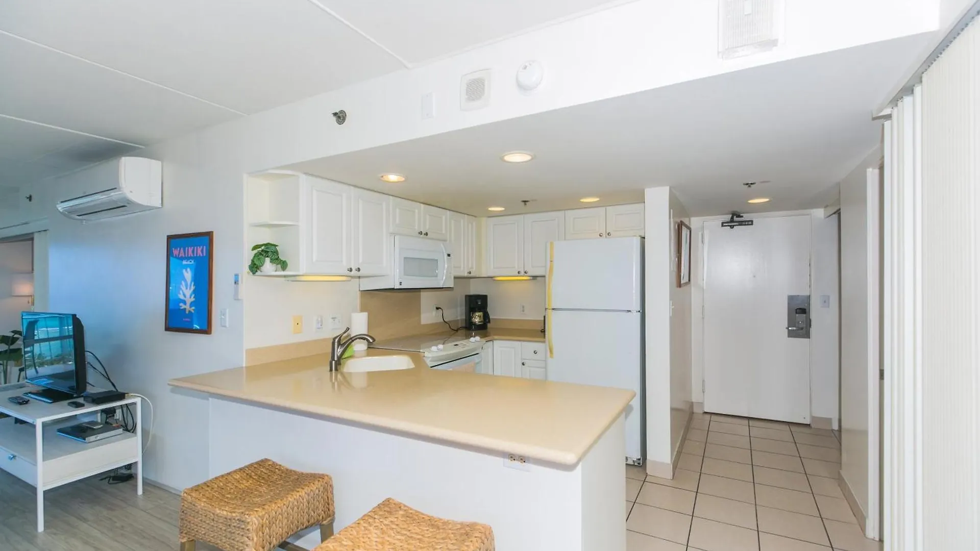Апартаменты Two Bedroom Condo Overlooking Ala Wai Boat Harbor Гонолулу