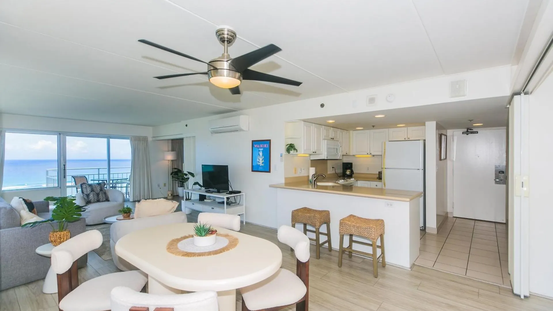 Апартаменты Two Bedroom Condo Overlooking Ala Wai Boat Harbor Гонолулу